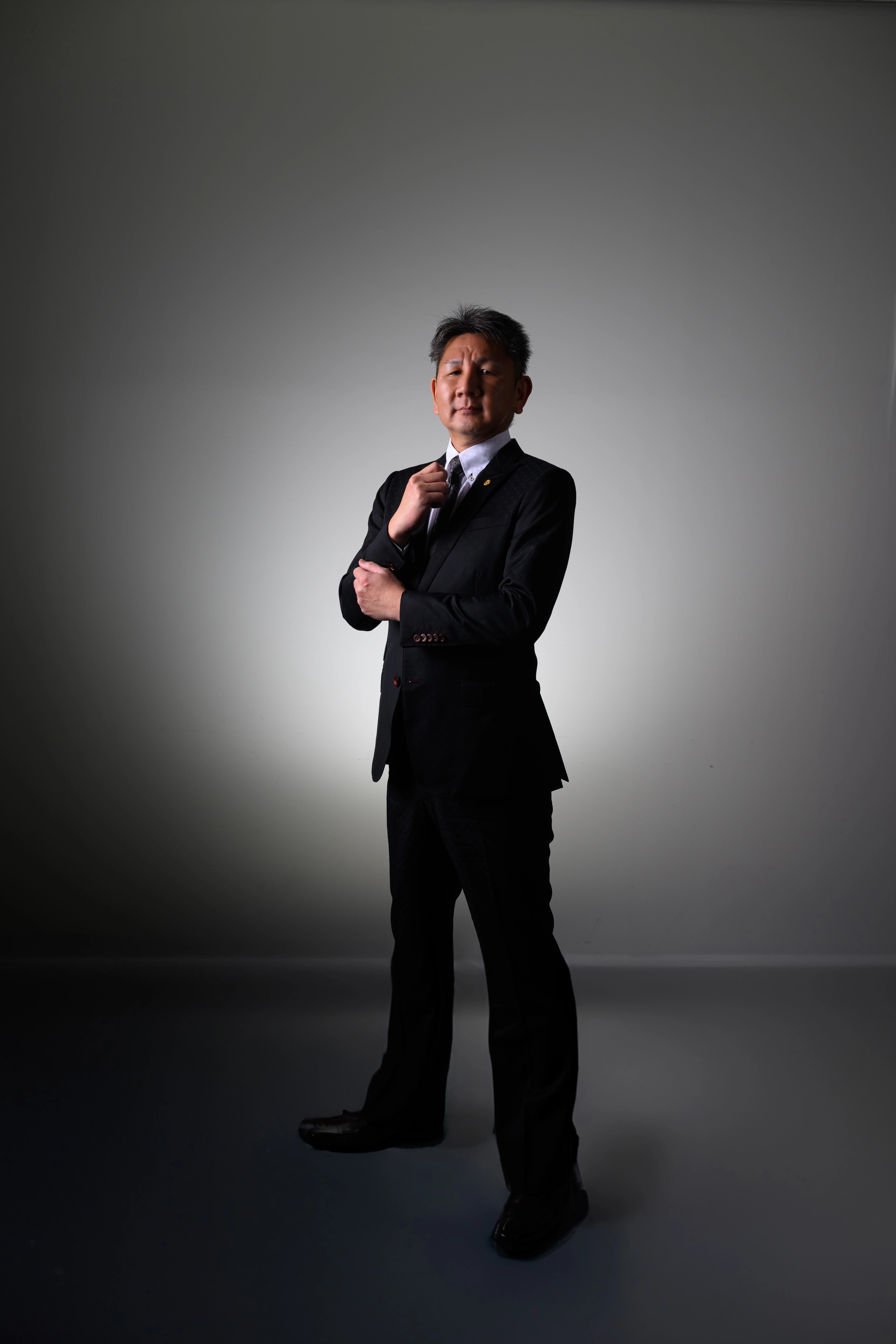 あなたのビジネスを守る、元刑事の行政書士がサポート！